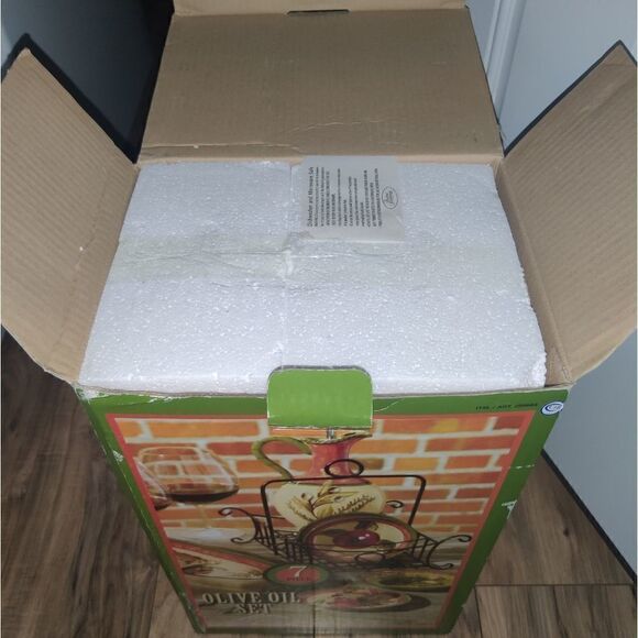 Olive Oil Serving Set New In Box Hand Painted Cera - Picture 2 of 9